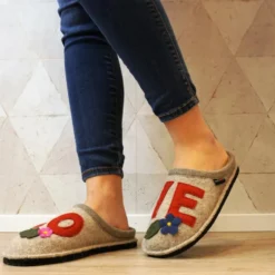 HAFLINGER FLAIR LOVE PANTOFOLA IN LANA COTTA CON SCRITTA GRIGIO
